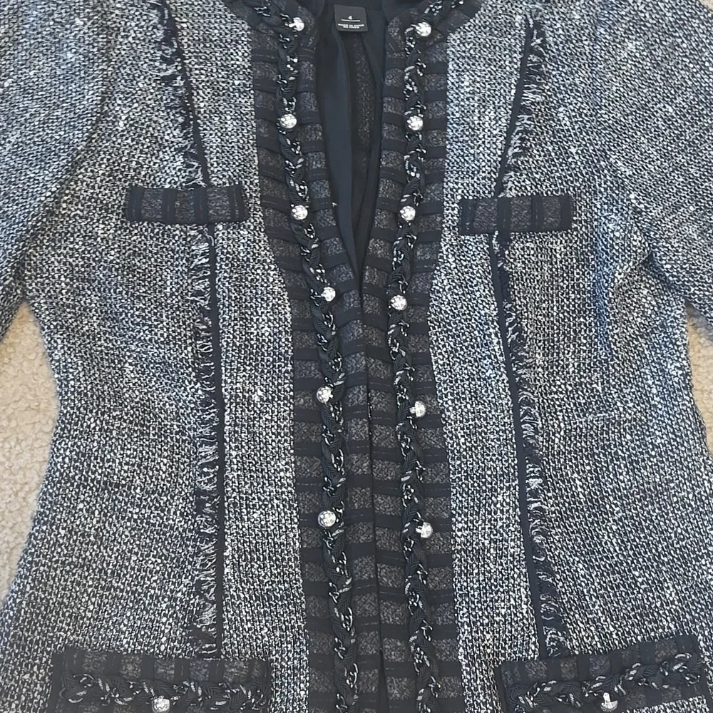 White House Black Market Black And White Tweed Ruffled Collar Lady JacketSize 4 - Picture 10 of 16